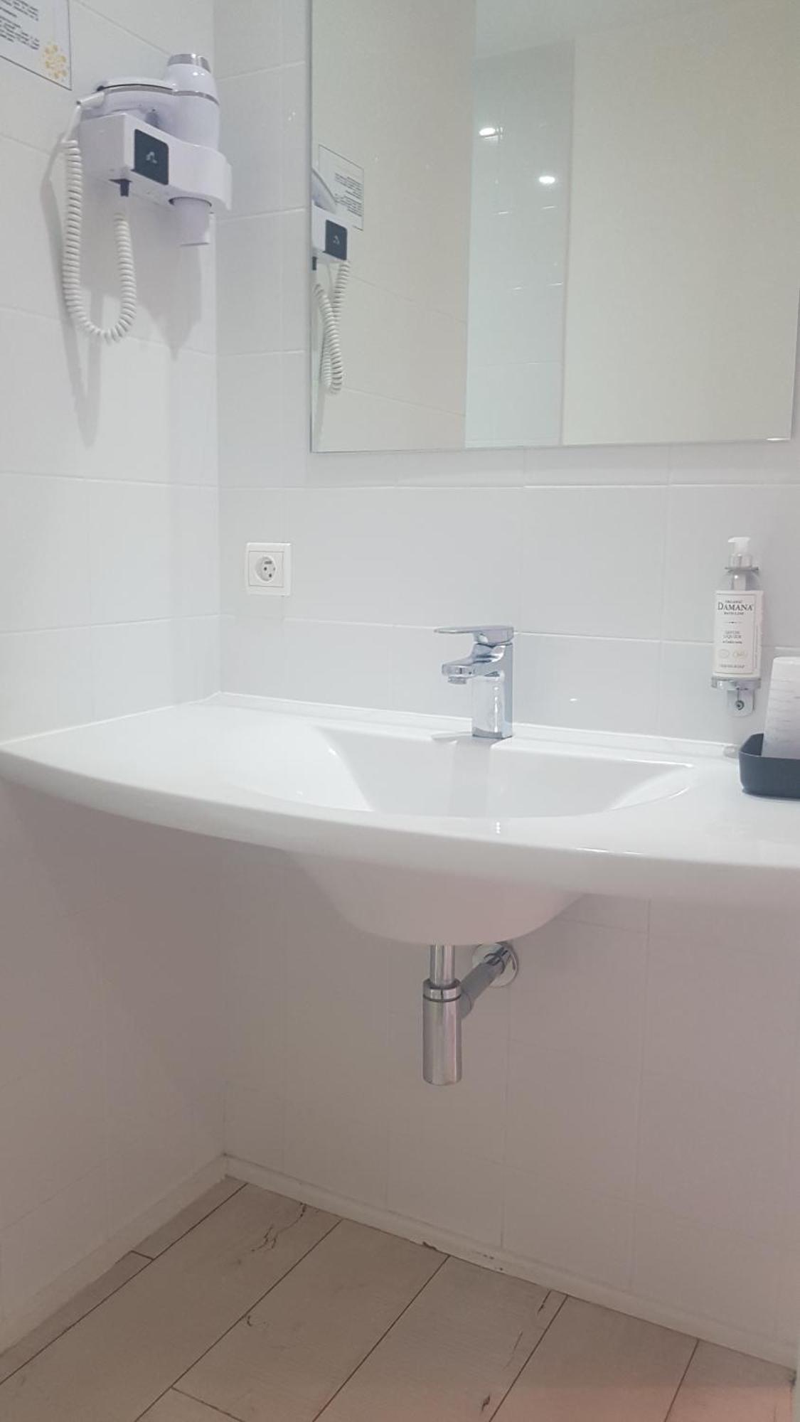 Hotel La Marine, Vieux Port Ла-Рошель Экстерьер фото
