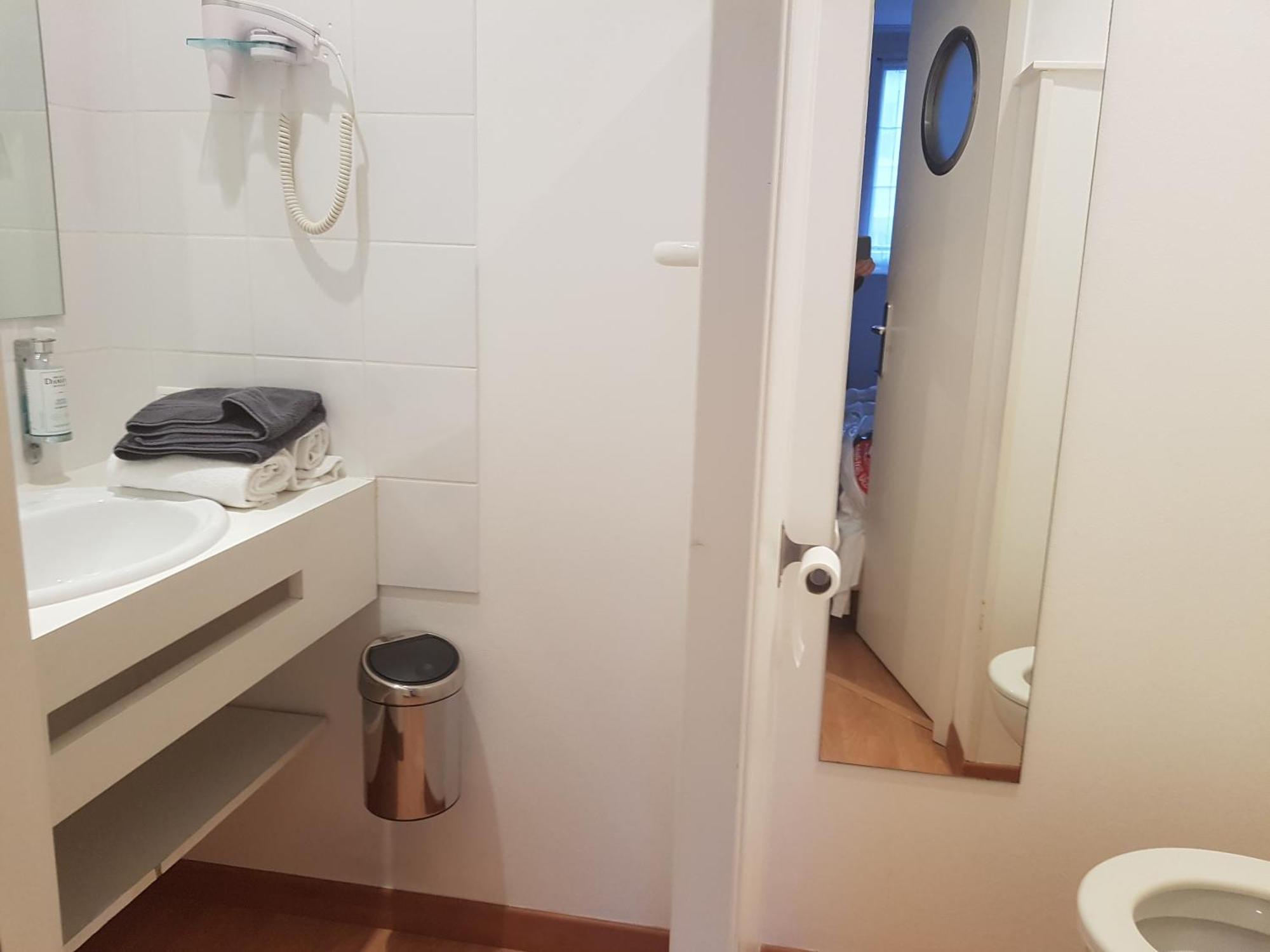 Hotel La Marine, Vieux Port Ла-Рошель Номер фото