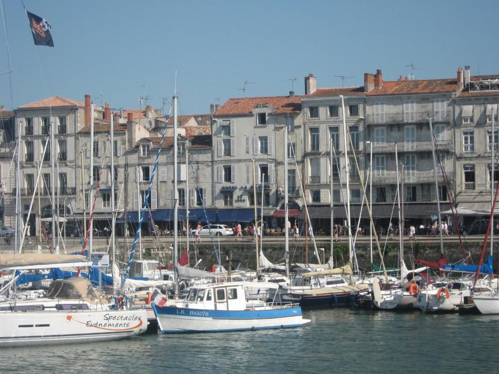 Hotel La Marine, Vieux Port Ла-Рошель Экстерьер фото